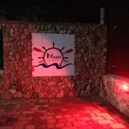 לינה וארוחת בוקר Re Mare קרוטונה